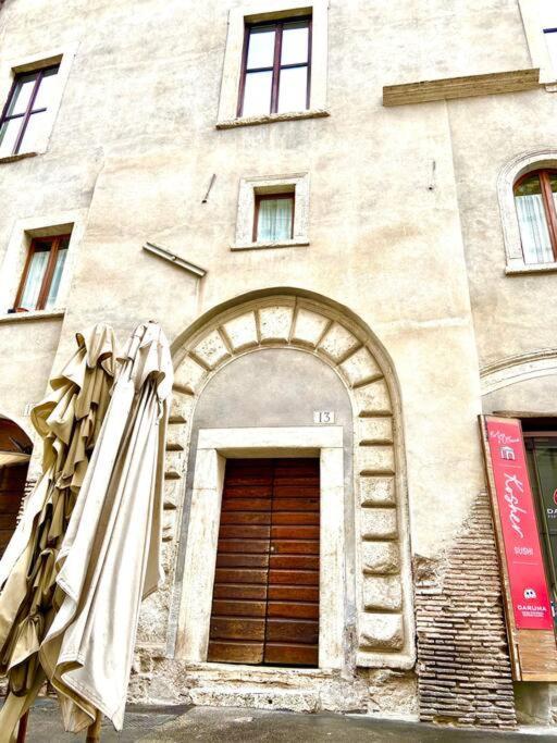 Vacanze Romane Al Portico D'Ottavia Bagian luar foto